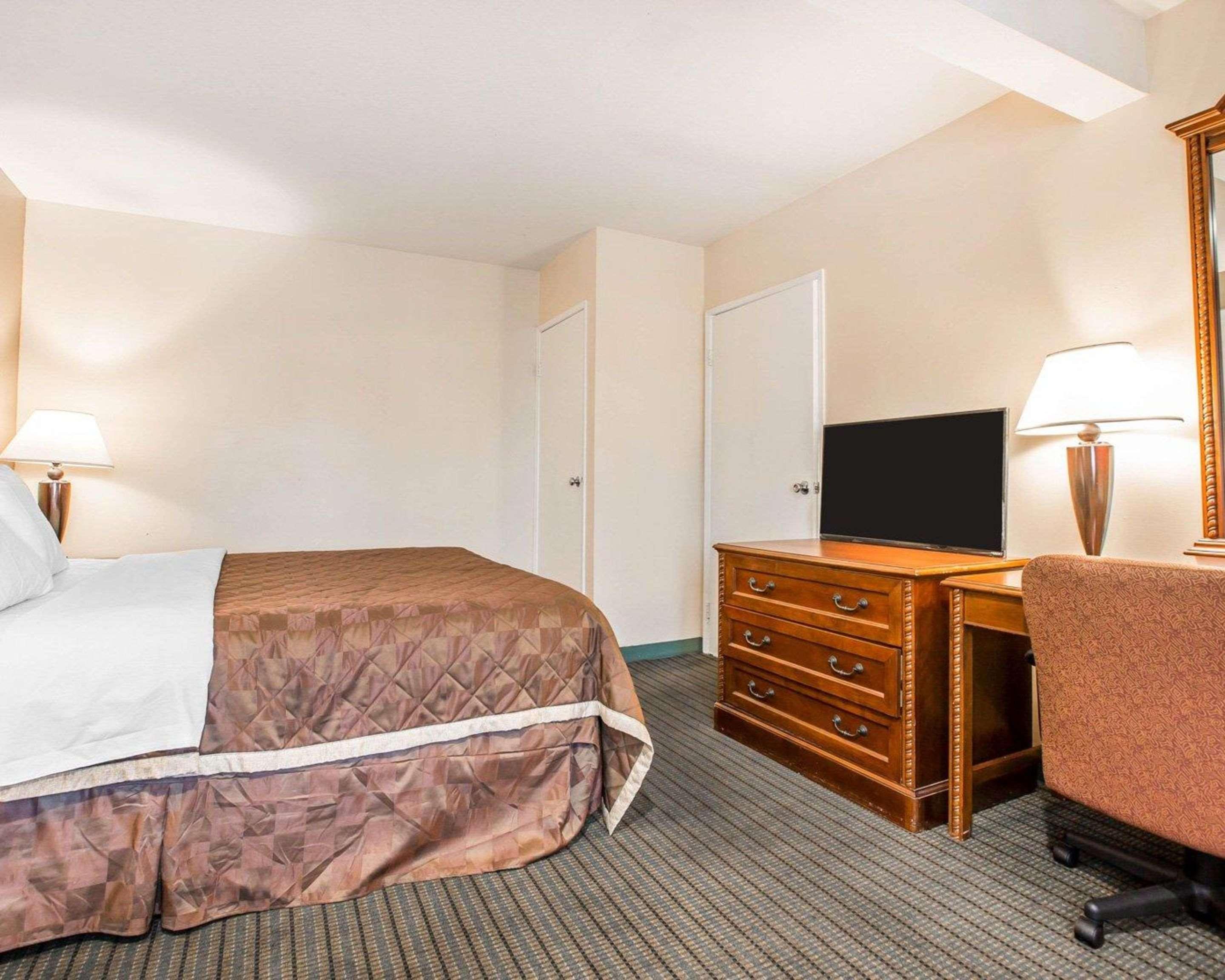 Rodeway Inn South Gate - Los Angeles South Bagian luar foto