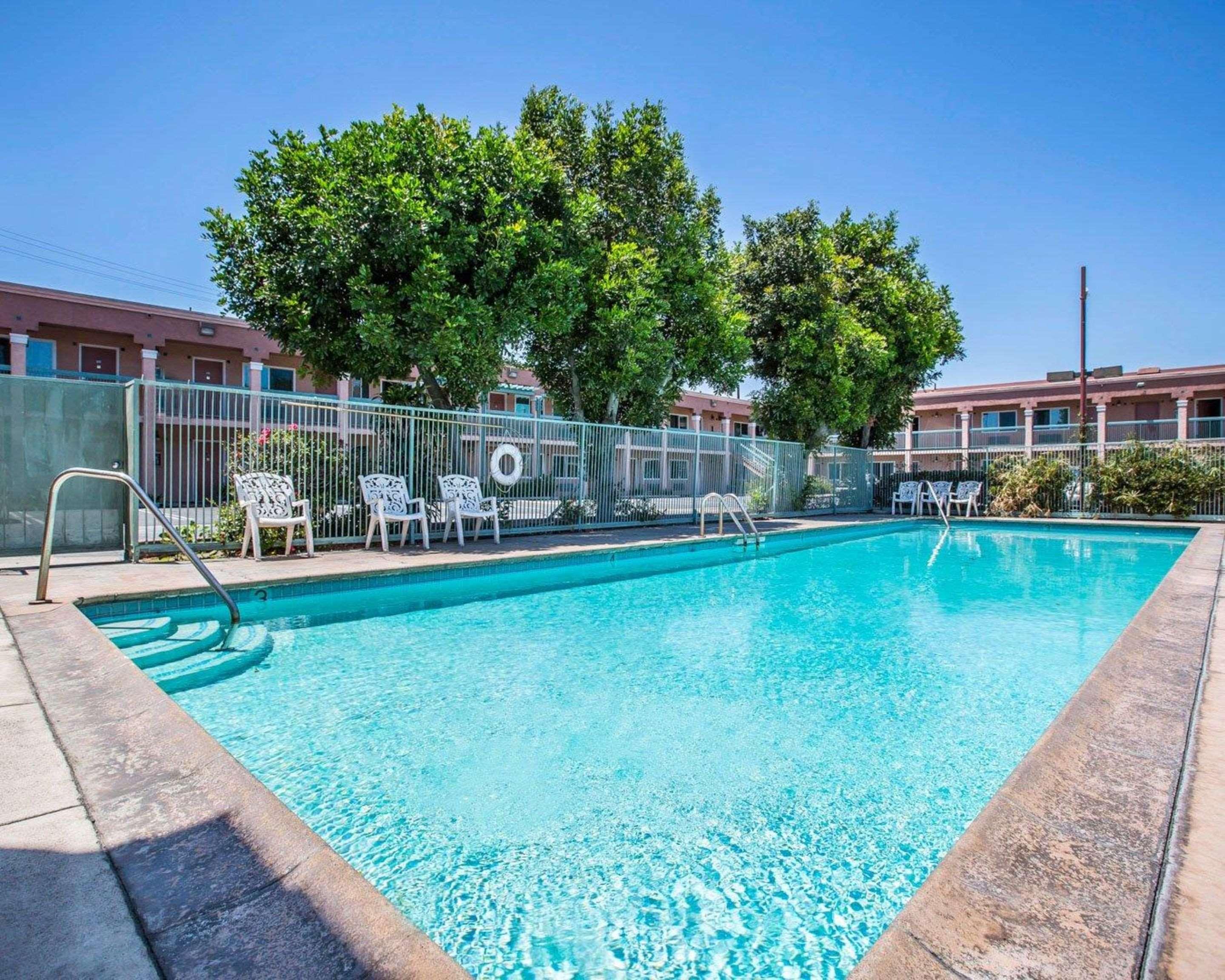 Rodeway Inn South Gate - Los Angeles South Bagian luar foto
