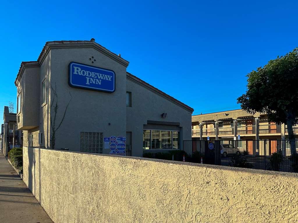 Rodeway Inn South Gate - Los Angeles South Bagian luar foto