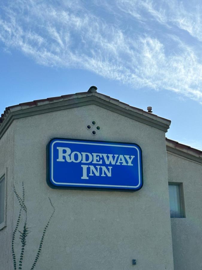 Rodeway Inn South Gate - Los Angeles South Bagian luar foto