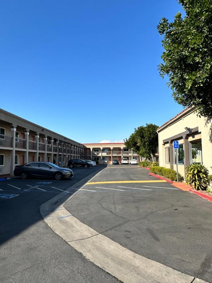 Rodeway Inn South Gate - Los Angeles South Bagian luar foto